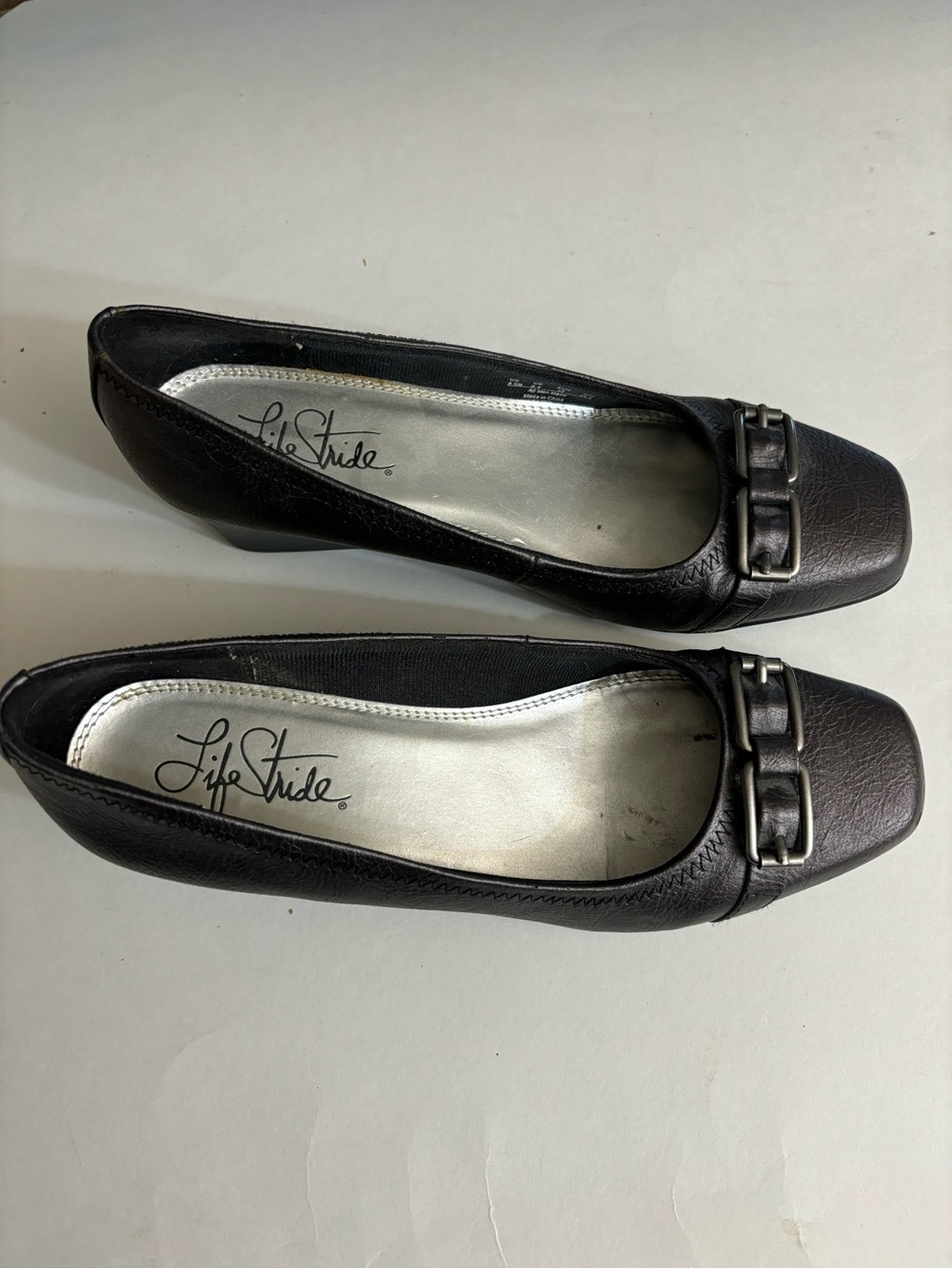 Life Stride Women’s Gray Leather Square-Toe Black Wedge Heels Size 8.5M - Picture 4 of 9